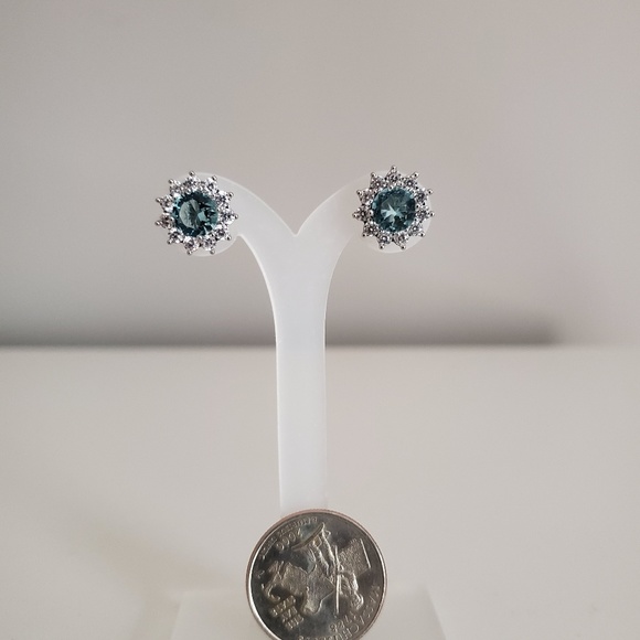 Gorgeous Aquamarine halo earrings NIB - Picture 3 of 7
